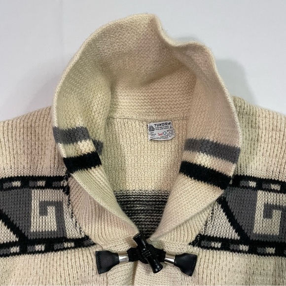 Vintage Tundra Pure Virgin Wool Toggle Sweater Size Large - Picture 3 of 11